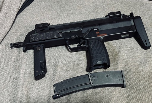 【中古】 東京マルイ MP7A1 ガスブローバック ガスガン コンパクトマシンガン ブラック TOKYOMARUI 撃ち出し確認済み