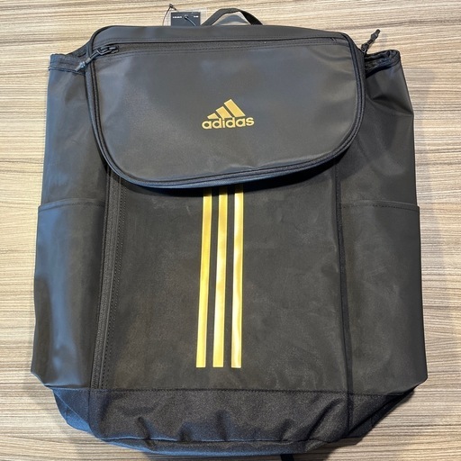 新品未使用タグ付き　adidas リュックサック ブラック×マットゴールド 31L 125-301