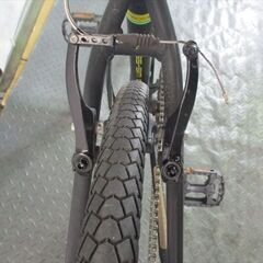 Ｄ763　★16800円★整備済み スポーツ中古自転車 【クロスバイク　黒　クロスＳＩＭ　アルミ】