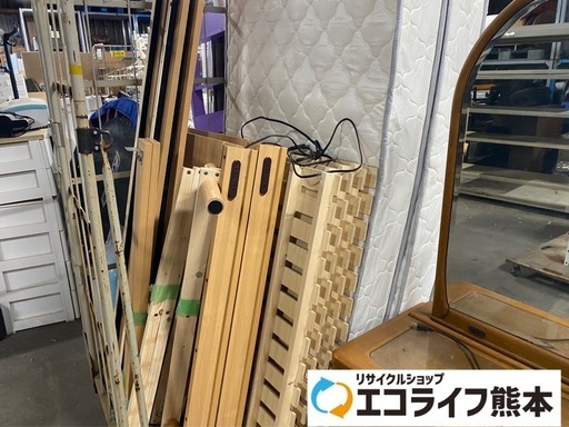シングルベッド　フレーム\u0026マットレスセット　コンセント付き　2台有ります　１台のお値段です