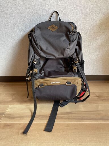 美品★Decathlon デカトロン | 山バッグ ハイキング リュック 60L 大容量