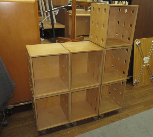 R232 Perf Boxes 3棟セット、回転式、キャスター付き、7個キューブ、Used・キレイ