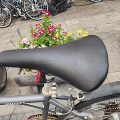 クロスバイク　７００ｘ２８ｃ　６変速　サドル　新品　チェーン　新品　配達可能