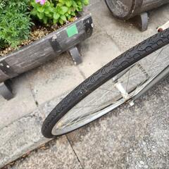 クロスバイク　７００ｘ２８ｃ　６変速　サドル　新品　チェーン　新品　配達可能