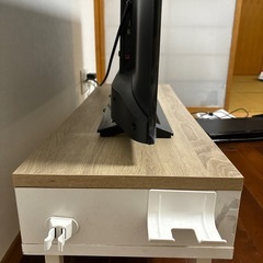 TOSHIBAテレビ、テレビ台、HDMIコード付き