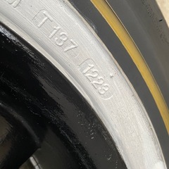 ハイエース　ホイール　タイヤバリ山2023年製　4本セット ホワイトレター
