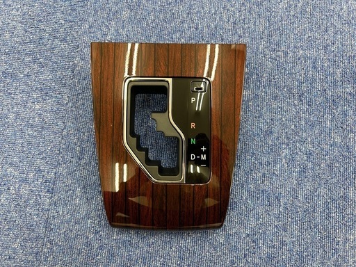 60系ハリアー前期　シフトパネル　木目調 60系 ハリアー 純正シフトパネル トヨタ(純正) 黒木目調パネル の