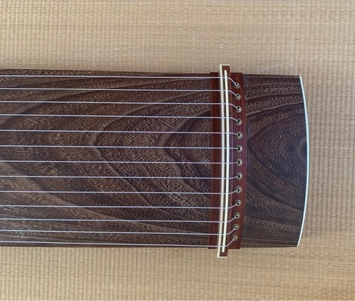福山琴　牧本楽器製　山有　金蒔絵　並甲　すだれ彫　角巻
