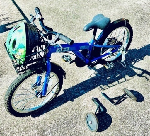 決まりました　更にお値下げ❗️(ヘルメット不要の場合6000円)  子供用自転車　Jeep ブルー　アサヒにて購入　18インチ　かご、ヘルメット、補助輪、説明書付き