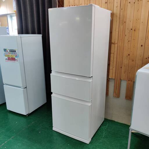 【愛品倶楽部柏店】 保証充実 三菱 (MITSUBISHI) 2024年製 330L 3ドア 冷凍冷蔵庫 MR-C33J-W ちょっと低めで使いやすい Cシリーズ パールホワイト