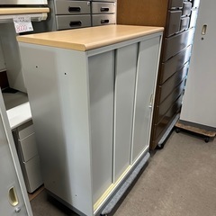 天板付き 書庫 3枚扉引戸 カウンターにも 幅90 奥46 高