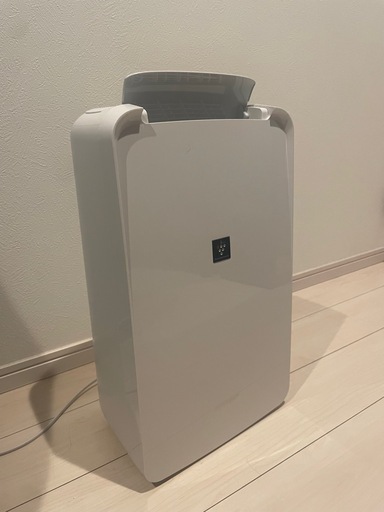 【美品9/20までのお渡し】シャープ 衣類乾燥 除湿機 CV-P71-W 7.1L/日 プラズマクラスター 7000 8畳 コンパクトタイプ パワフル除湿 衣類消臭運転