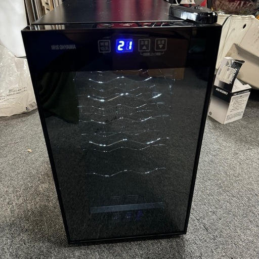 美品✨アイリスオーヤマ ワインセラー 8本 PWC-251P-B  2021年製