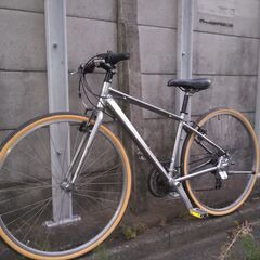 ブリジストン　２７インチのクロスバイクです。　前後タイヤ新品交換済みです。