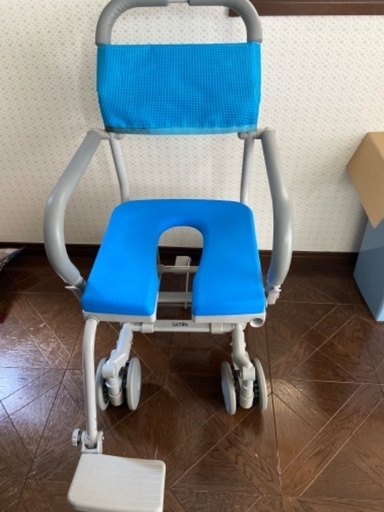 シャワー用車椅子