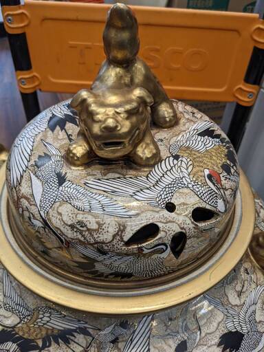 薩摩焼 金彩鶴紋　獅子摘み 特大型 香炉 骨董　高さ約50cm 直径約45cm 薩摩焼 金彩鶴紋 獅子摘み 特大型 香炉 骨董 高さ約50cm 直径約45cm