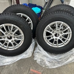 お取引中！200系ハイエースに！美品ホイール付きスタッドレスセット