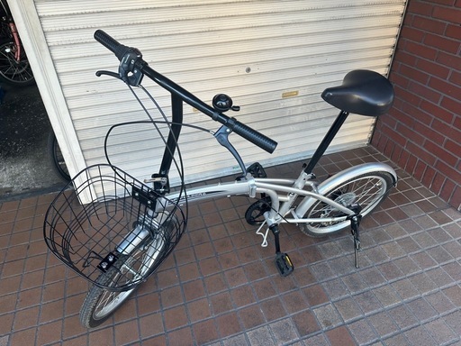 ★美品★20インチ　外装6段変速　カゴ付き折り畳み自転車　シルバー