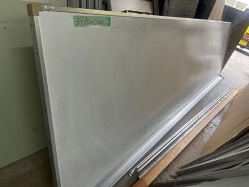 巾４ｍ　ﾎﾜｲﾄﾎﾞｰﾄﾞ白板②　￥10,000