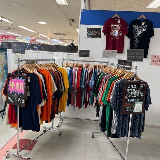 「古着屋」　adidas、NIKE ﾅﾄﾞの　激安　『Tシャツ』屋さん