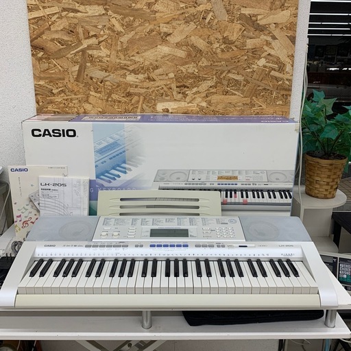 電子ピアノ CASIO カシオ LK-205 光ナビゲーションキーボード　※2400010429934