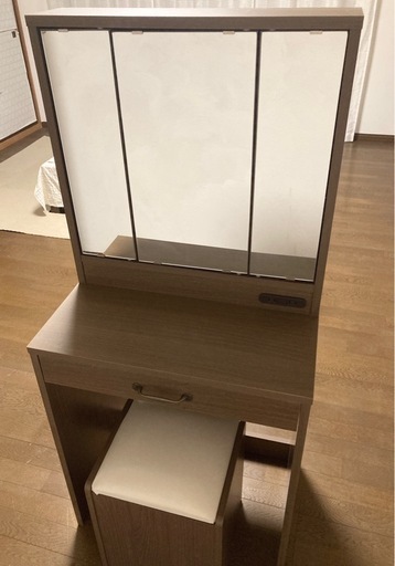 美品ドレッサー椅子付き　ブラウン