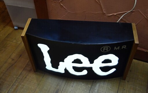 ●LEE　電飾看板　中古品●蛍光灯新品に交換しました(#^.^#)●相模原　横浜　神奈川●