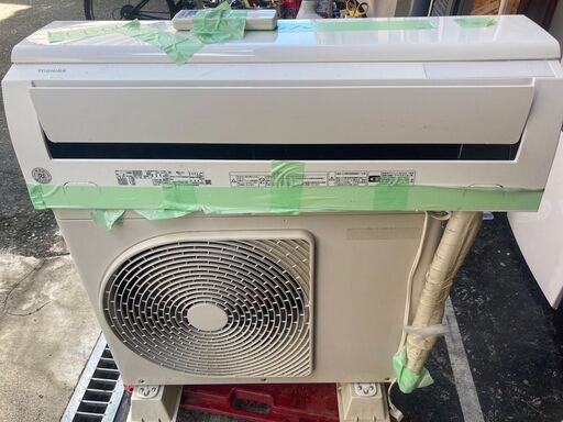 ☆中古￥24,000！TOSHIBA　2.2kwルームエアコン　家電　RAS-2210T(W)型　2020年製　【BI092】