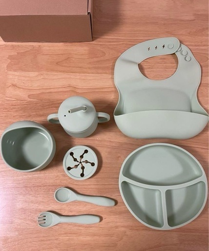 シリコン　ベビー食器　７点セット　グリーン　新品未使用品