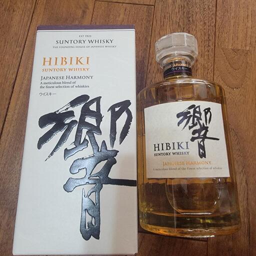サントリーウイスキー　響（HIBIKI）