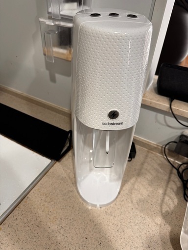 sodastream 炭酸水メーカー ホワイト☆ボトル1本つき