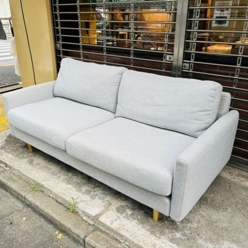 【武蔵小山店】　【25万円】　大塚家具　IDC大塚家具　IDC ソファ　ファブリック　ラブソファ　ワイド　コンパクト　2.5p 2人掛け　2シーター　2p 布張り　検　3p 3シーター　3人掛け　布張り　sofa 180幅 wide 大き目　大きい　ファミリー　サイズ　グレー　灰色　高級　クッション　付き　検　ソファベッド　横になれる　寝れる　ベッド　寝具　ゆったり　座れる