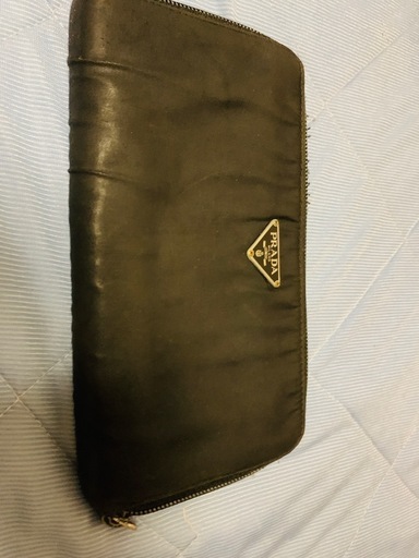 プラダ　財布