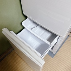 2019年製シャープ　冷凍冷蔵庫　SJ-D14E-W 137L