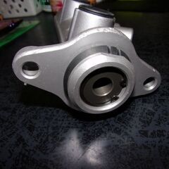 ９５系プラド　185系ハイラックスサーフ　ブレーキマスターシリンダーのみ　社外品（新品・未使用）47201-3D360。