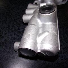 ９５系プラド　185系ハイラックスサーフ　ブレーキマスターシリンダーのみ　社外品（新品・未使用）47201-3D360。