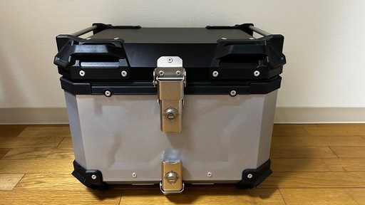 美品　トップボックス　リアボックス  シルバー