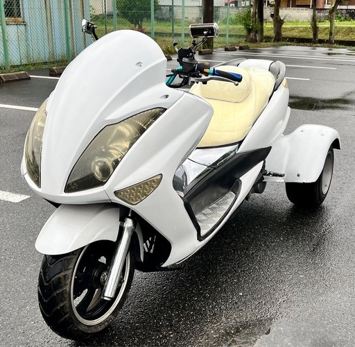 値下げました大きいスクーター ３輪 トライク マジェ風タイプ 200cc
