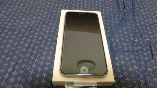 iPhone SE2 第二世代 128GB バッテリ－純正新品100％ 美品 最新iOS18