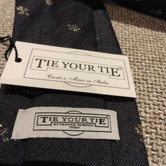 TIE YOUR TIE 👔のネクタイ　濃紺にお花柄　新品未使用です。