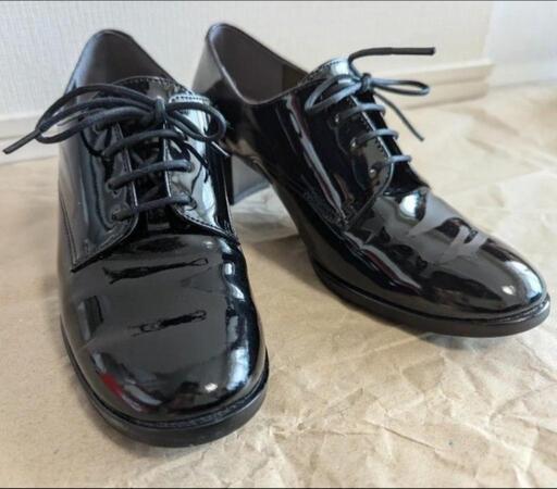 （中古・箱あり）BARCLAY（バークレー）レースアップパンプス　ブラックエナメル