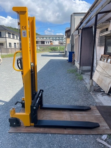 2t用ハンドフォークリフト　屋内でのみ使用