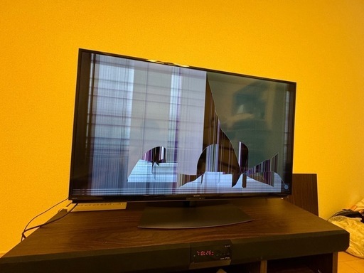 2020年式AQUOS50型液晶テレビ 液晶割れ