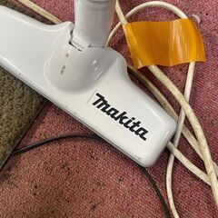 リサイクルショップどりーむ荒田店 No13263 コードレススティッククリーナー　マキタ　MAKITA　充電器　バッテリー付属　充電式　軽量で持ちやすい♪