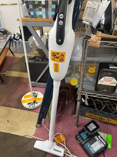 リサイクルショップどりーむ荒田店 No13263 コードレススティッククリーナー　マキタ　MAKITA　充電器　バッテリー付属　充電式　軽量で持ちやすい♪