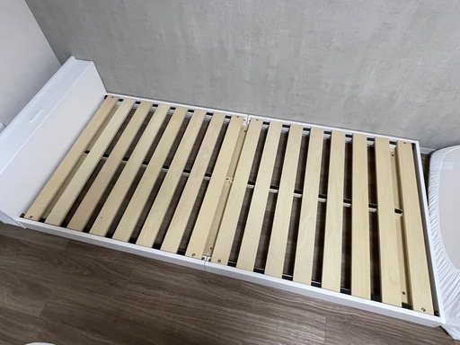 コンセント付きシングルすのこベッドフレーム\n