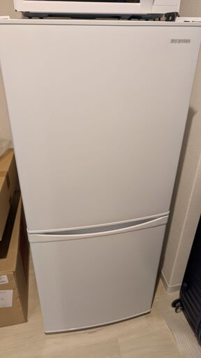 【IRISOHYAMA/アイリスオーヤマ 2ドア冷蔵庫】美品 2023年製 IRSD-14A-W 家電 キッチン 冷蔵冷凍庫 右開き 142L