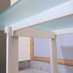 イタリアの高級ブランドCassina ixc.(カッシーナ イクスシー)のBLOOM(ブルーム) ダイニングテーブルです。伝統的な木組みフレームにホワイトのガラス天板がダイニングを洗練された空間に♪