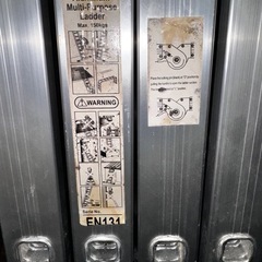 折りたたみ式大型ハシゴ