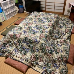 綺麗な家具調こたつセット。掛け布団、布団カバー、敷布団、布団6枚付き。